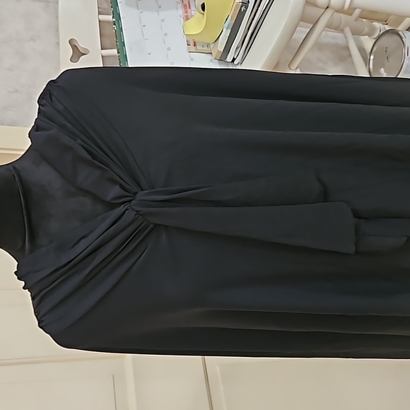 "PROFILE", SZ. M, Polyester and elastic, black, sleeveless cape. - Picture 5 of 14